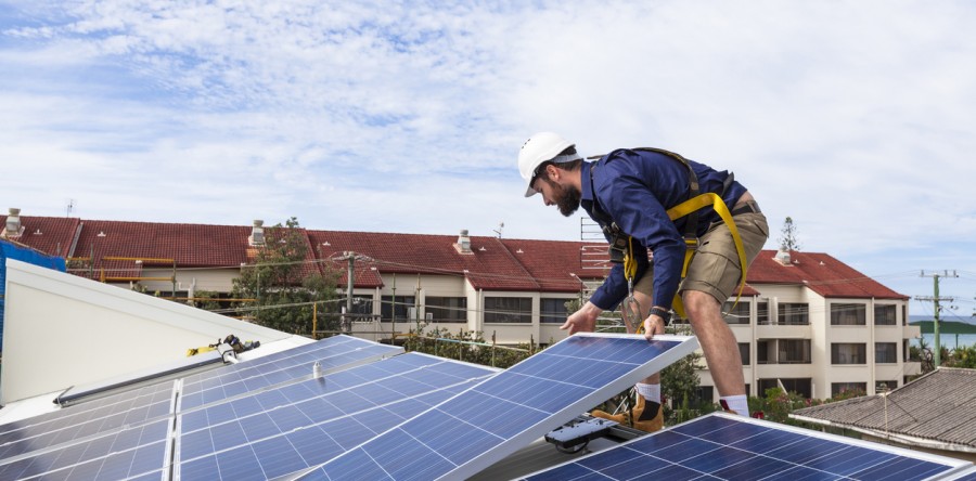 Lei isenta de imposto equipamentos para energia solar em Goiás